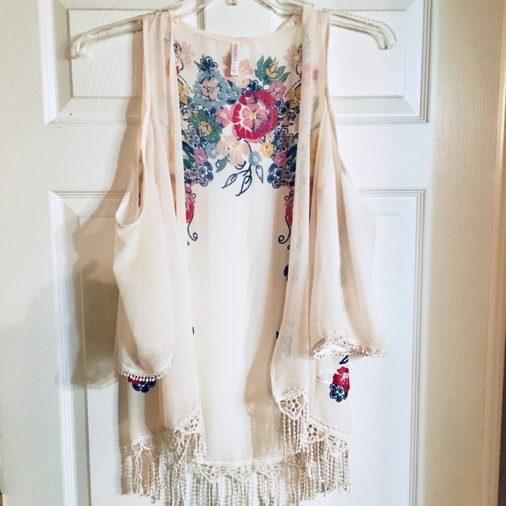 XHILARATION top! Size S never worn.
